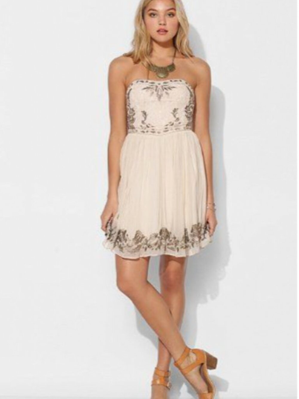 Kimchi Blue Strapless embroidered dress